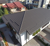 Fémcseréppel időtálló védelmet kap a tető Fémcseréppel időtálló védelmet kap a tető