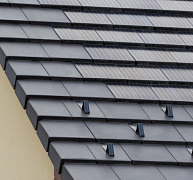 A cserepek külön szolárpanelként működnek A cserepek külön szolárpanelként működnek