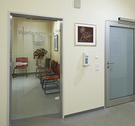 Érintésmentes ajtóval a fertőzések terjedése ellen Érintésmentes ajtóval a fertőzések terjedése ellen