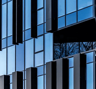 Ablakdizájnok változatosan, mégis összhangban Ablakdizájnok változatosan, mégis összhangban