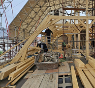 Naponta új kihívásokat tartogatott a győri bencés templom és rendház műemléki tetőszerkezetének rekonstrukciója Naponta új kihívásokat tartogatott a győri bencés templom és rendház műemléki tetőszerkezetének rekonstrukciója