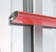 Impozáns üveghomlokzat kimagasló hőszigeteléssel Impozáns üveghomlokzat kimagasló hőszigeteléssel