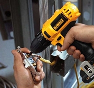 Zsebben is elfér a nagy teljesítményű ütvecsavarozó Zsebben is elfér a nagy teljesítményű ütvecsavarozó