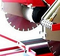 Egyszerűen használható profi vizes téglavágó Egyszerűen használható profi vizes téglavágó