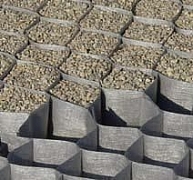 A kertészeti geocella gátolja a talajcsúszást A kertészeti geocella gátolja a talajcsúszást