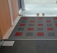 Bejárati szennyfogó szőnyegek moduláris elemekből Bejárati szennyfogó szőnyegek moduláris elemekből