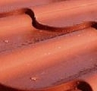 Cserépfedésnek tűnik, de hőszigetelt szendvicspanel Cserépfedésnek tűnik, de hőszigetelt szendvicspanel