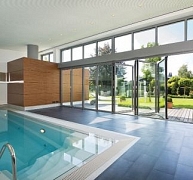 Medenceterek összenyitása a szabad térrel Medenceterek összenyitása a szabad térrel