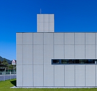 Áttört homlokzatok patinásodó fémlemezből Áttört homlokzatok patinásodó fémlemezből